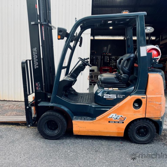 Low Hour Compact Toyota Forklift